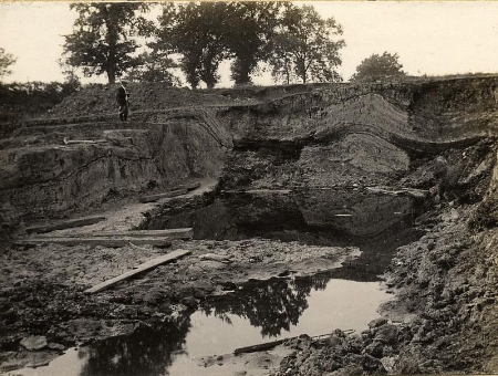 Mr Hedges' Brickpit, Stewkley - Kimmeridge Clay crumpled by Glacial Ice movement.