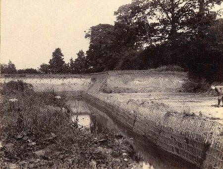 Locke's Brickpit, Hartwell,which exploited the uppermost division of the Kimmeridge Clay, the Hartwell Silt Member.